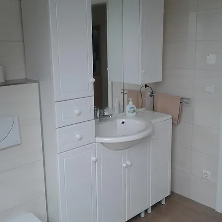 Valerie Эттенхайм